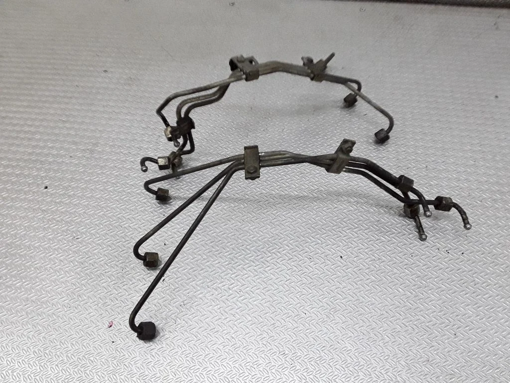 Fuel injector supply line/pipe