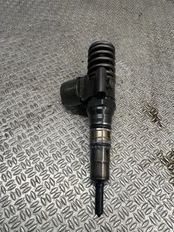 Fuel injector 03G130073G