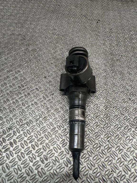 Fuel injector 03G130073G