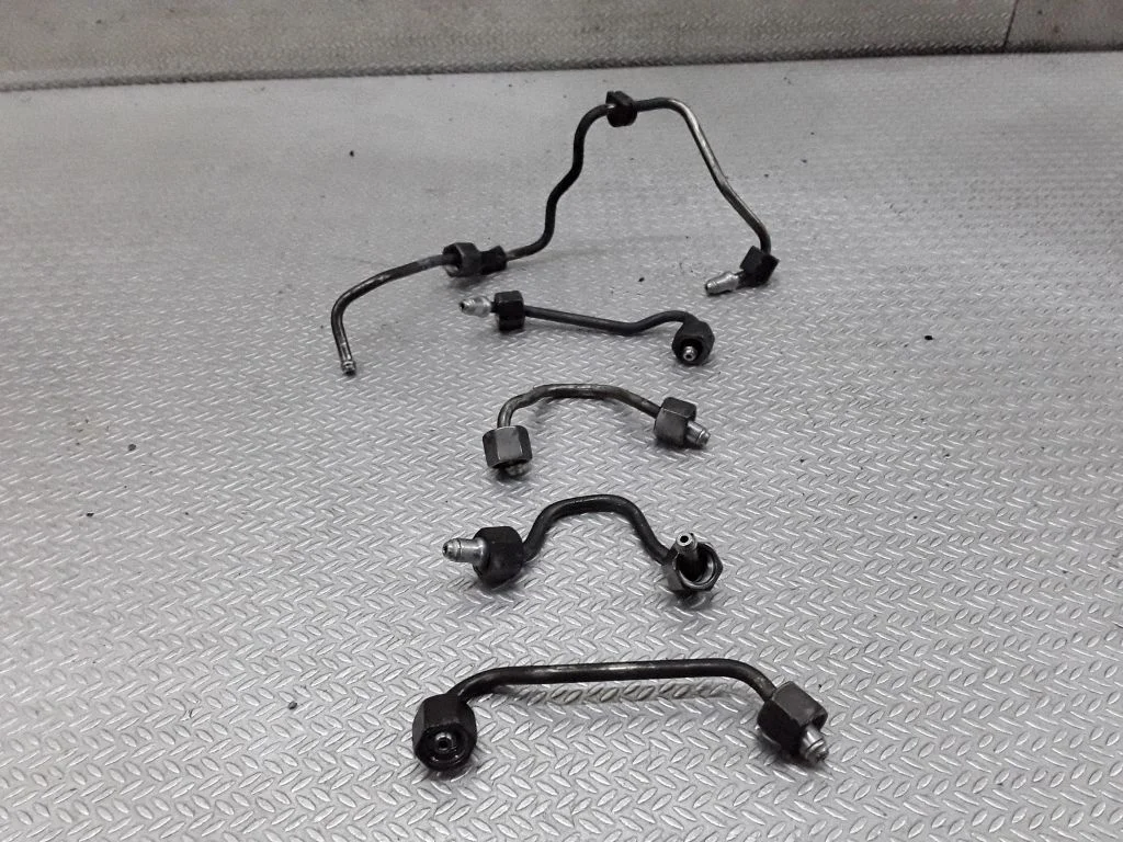 Fuel injector supply line/pipe