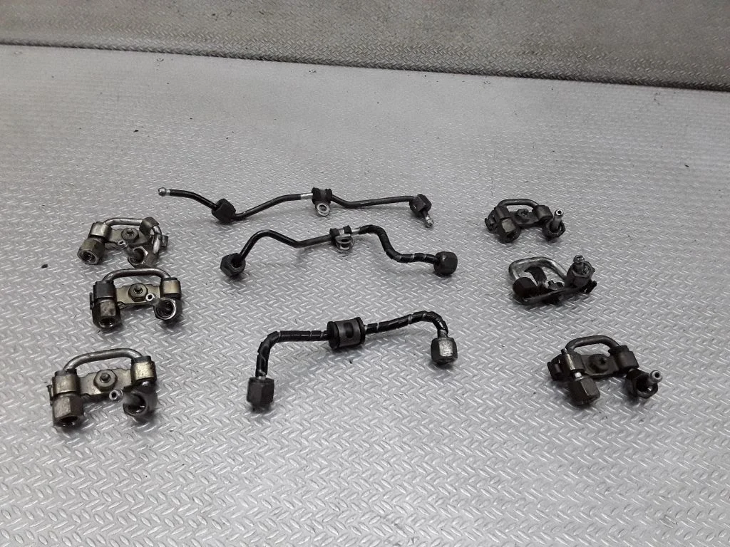 Fuel injector supply line/pipe