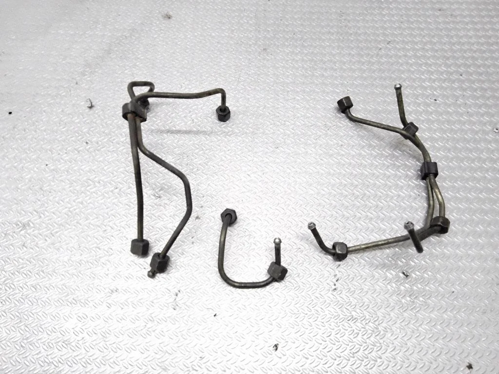 Fuel injector supply line/pipe