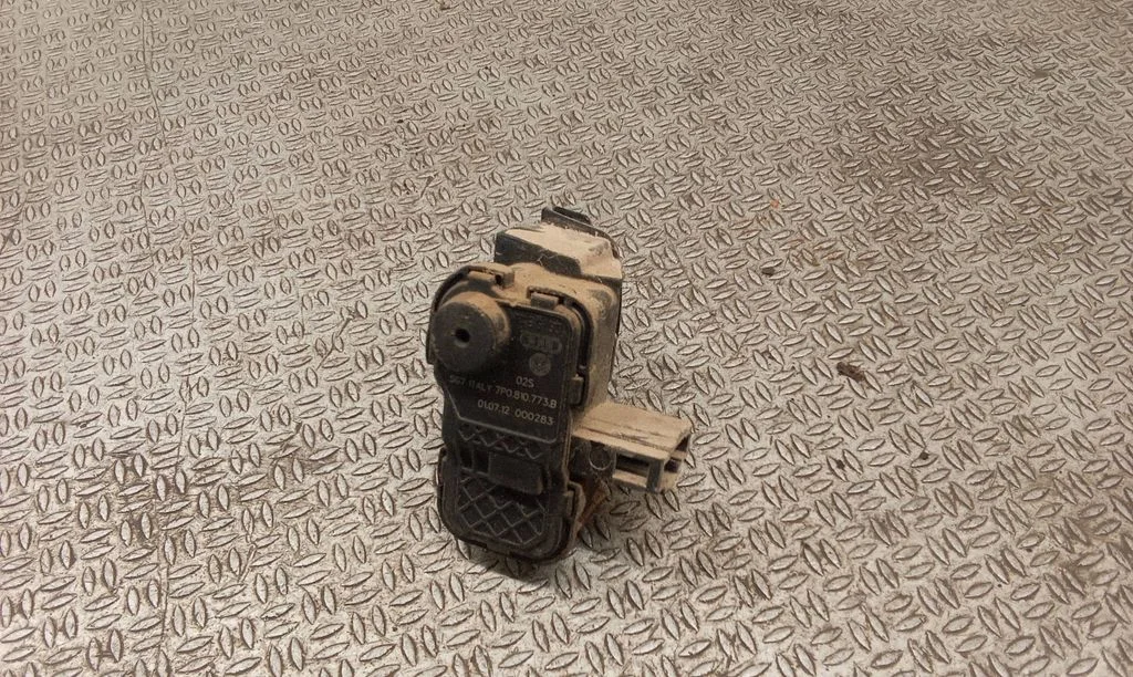 Fuel tank cap lock 7P0810773B