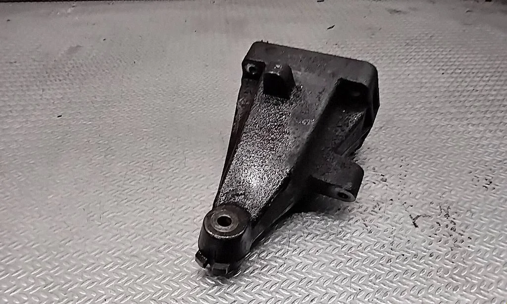 Engine mounting bracket A6462230304