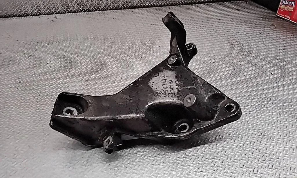 Engine mounting bracket – BMW 3 Series E90 E91 (2005-2012)