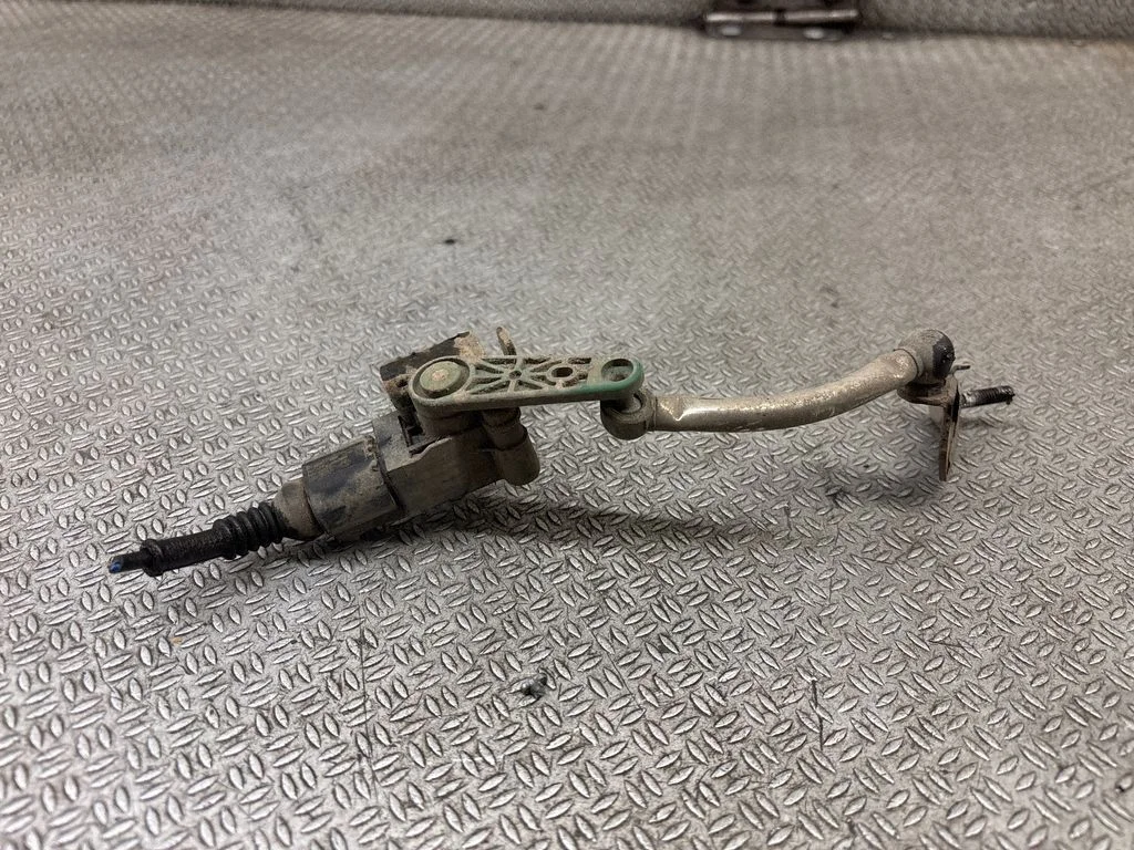 Headlight/headlamp level sensor – front