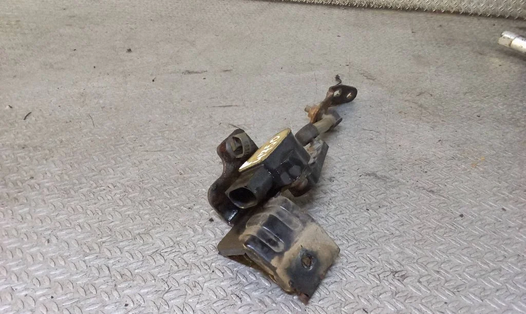 Headlight/headlamp level sensor