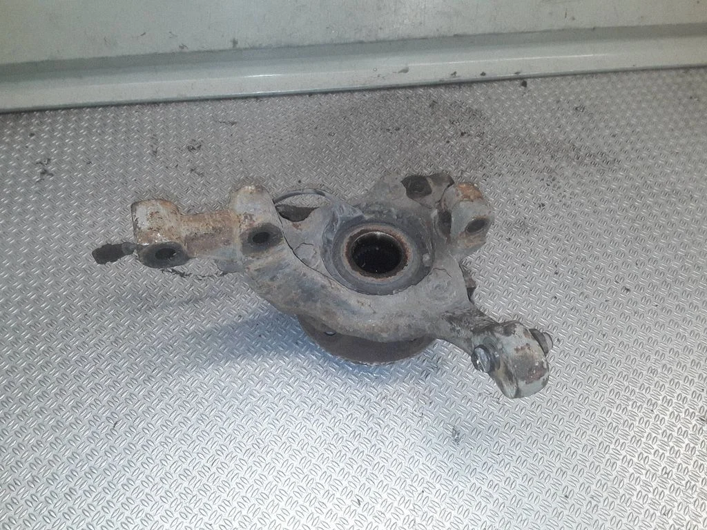 Front wheel hub spindle knuckle – left