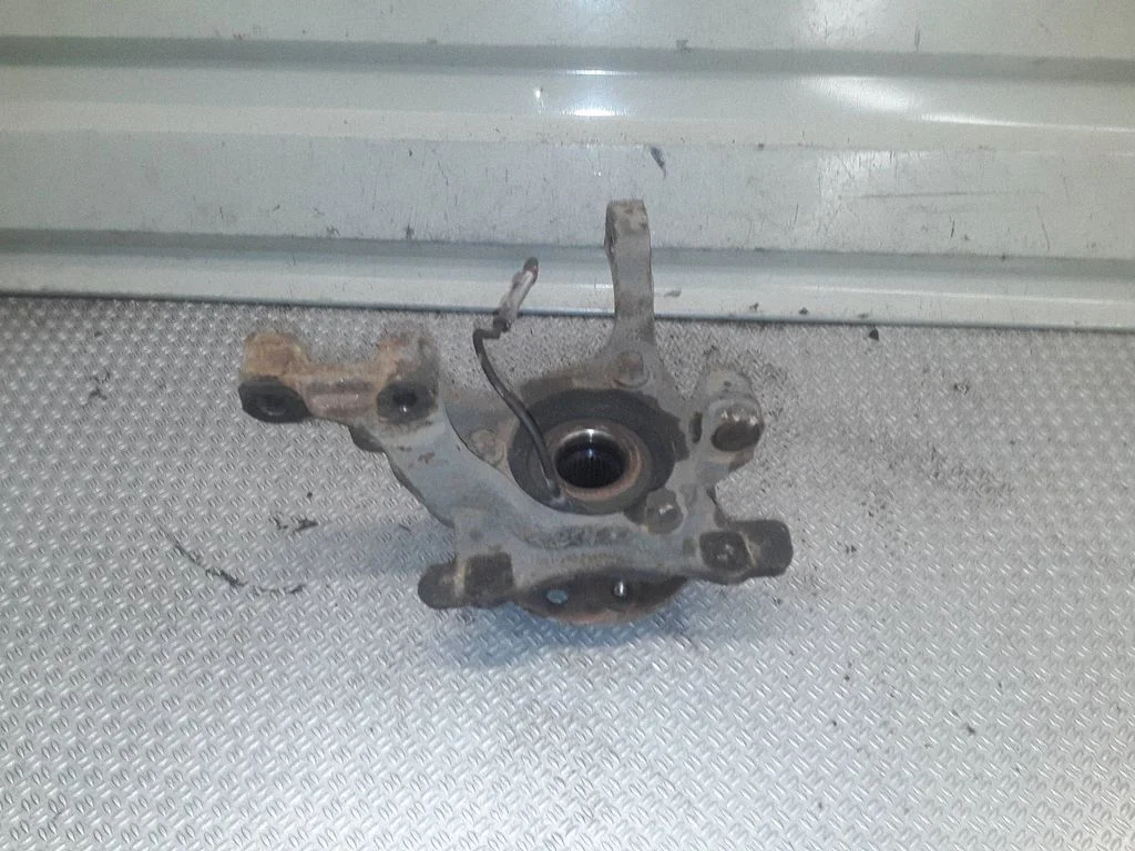 Front wheel hub spindle knuckle – right