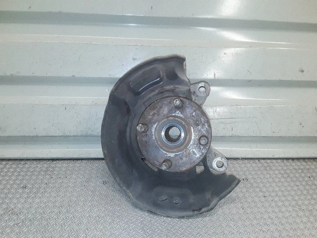 Front wheel hub spindle knuckle – right
