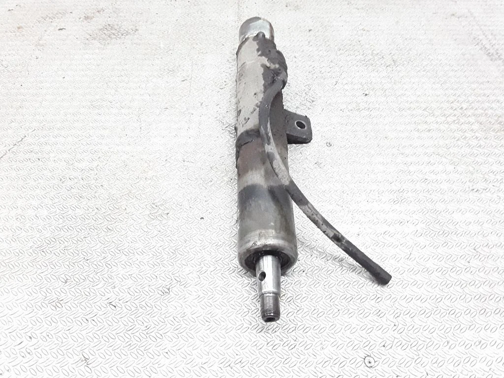 Front shock absorber/damper – Citroen C5 (2005-2008)