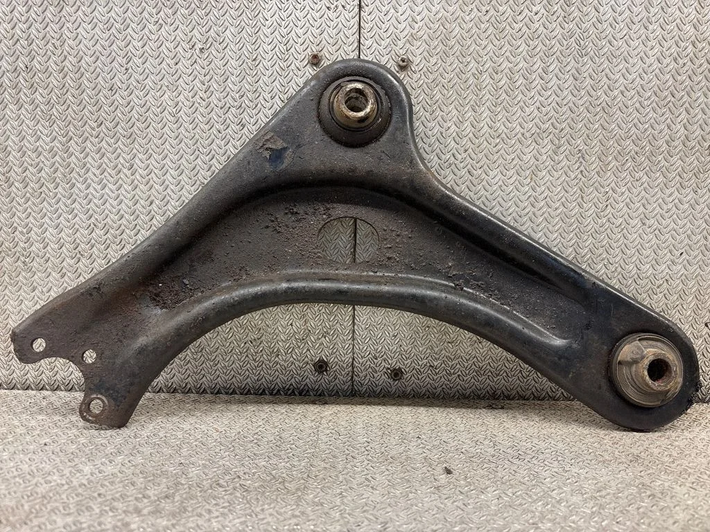 Front lower control arm/wishbone – front left