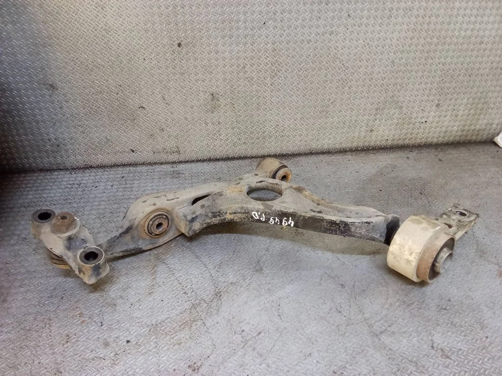 Front lower control arm/wishbone – right