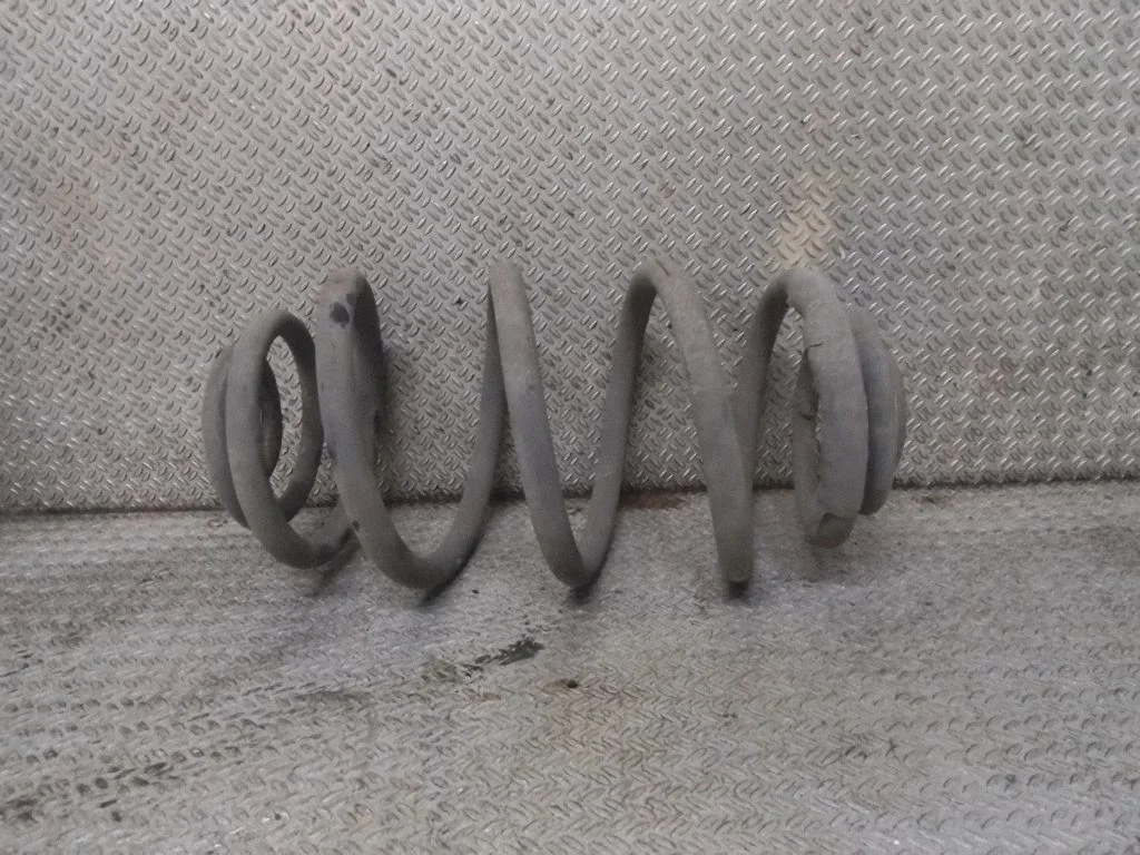 Aizmugurējā spirālatspere