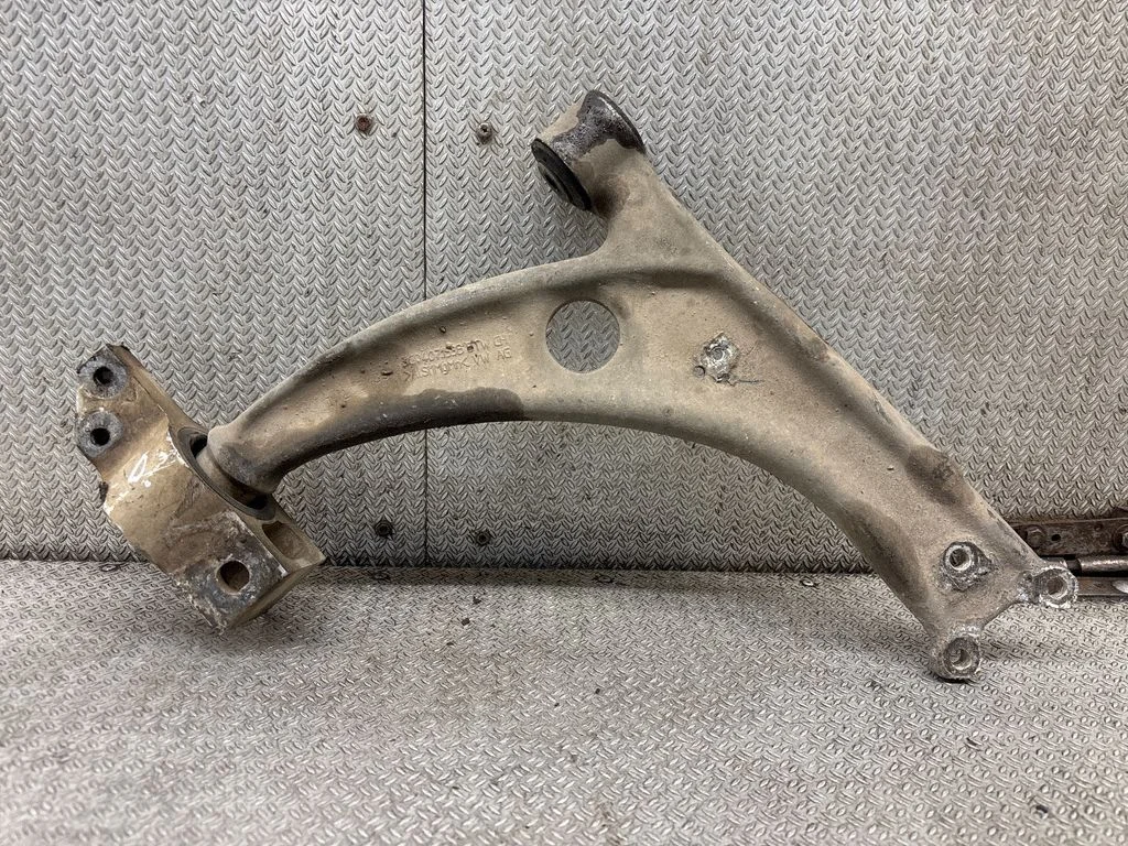 Front lower control arm/wishbone – front right