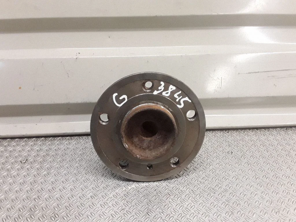 Rear wheel hub – left