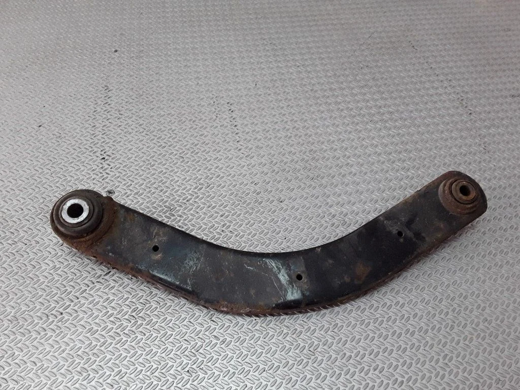 Rear control arm – left