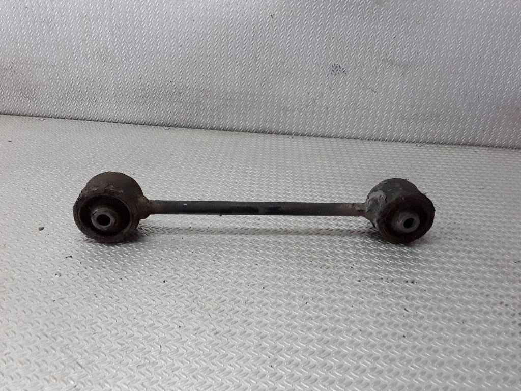Rear control arm – right