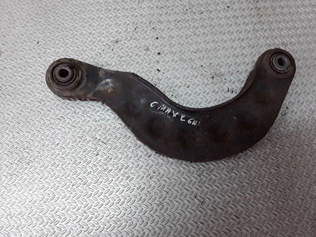 Rear control arm – left