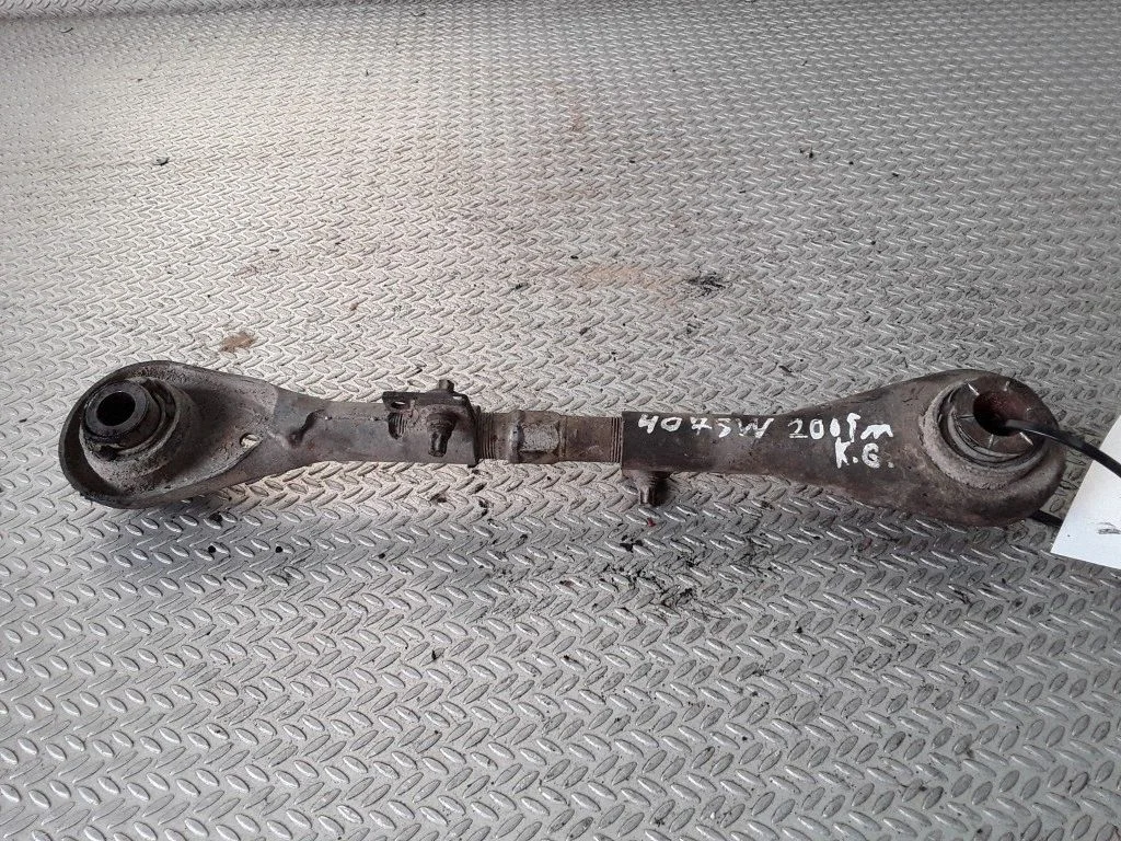 Rear control arm – left