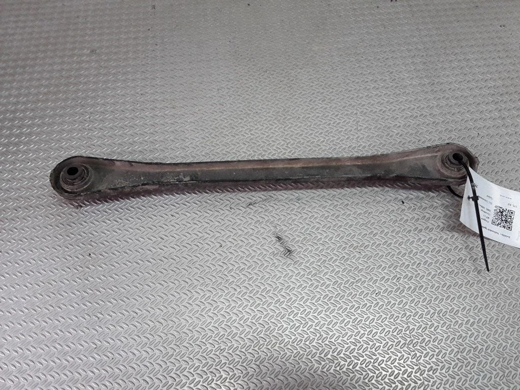 Rear control arm – right