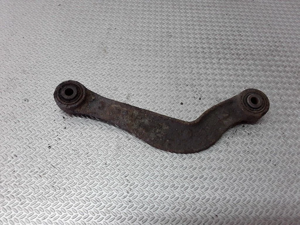 Rear control arm – left