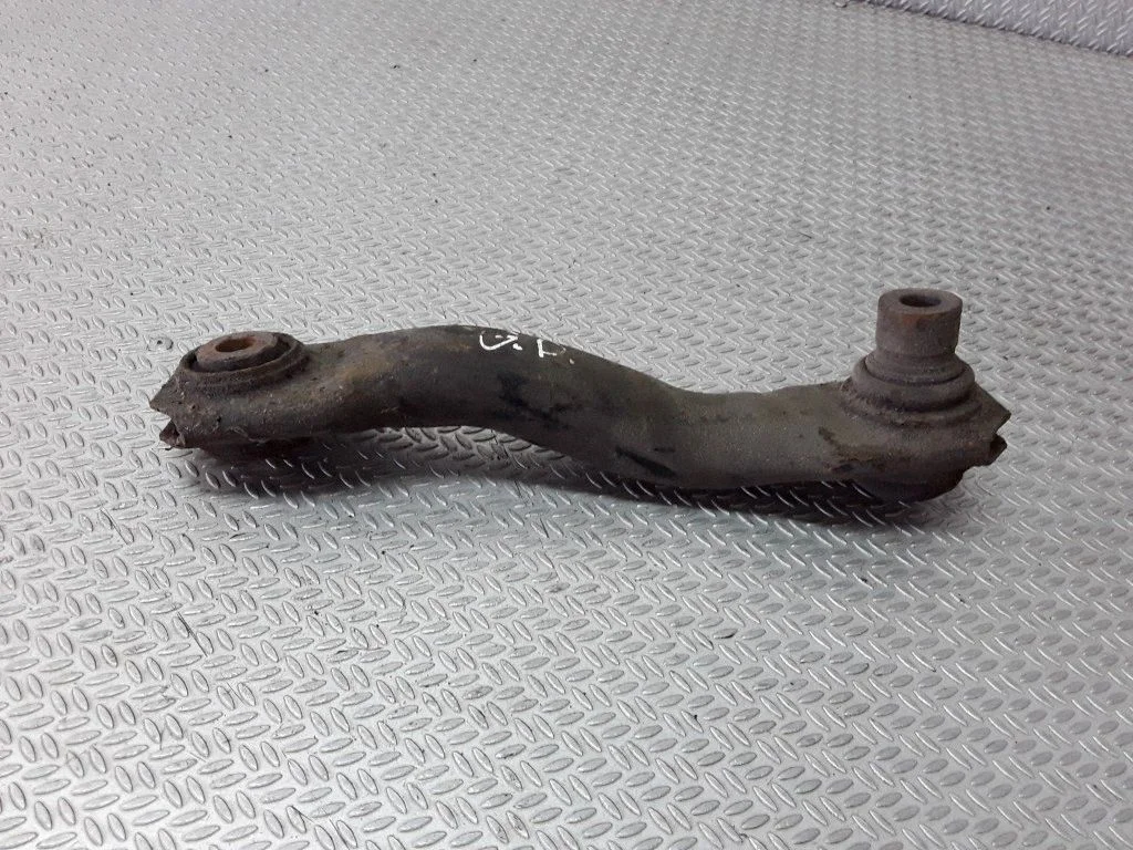 Rear control arm – right