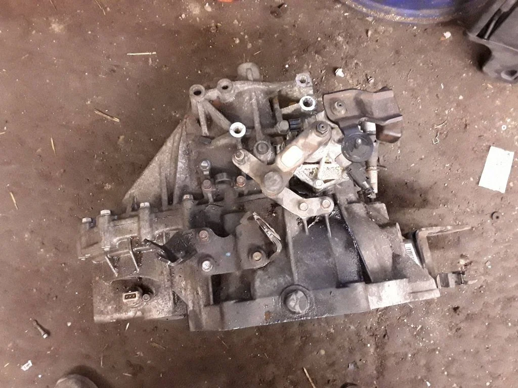 Manual 5 speed gearbox – Hyundai Santa Fe (2006-2012)