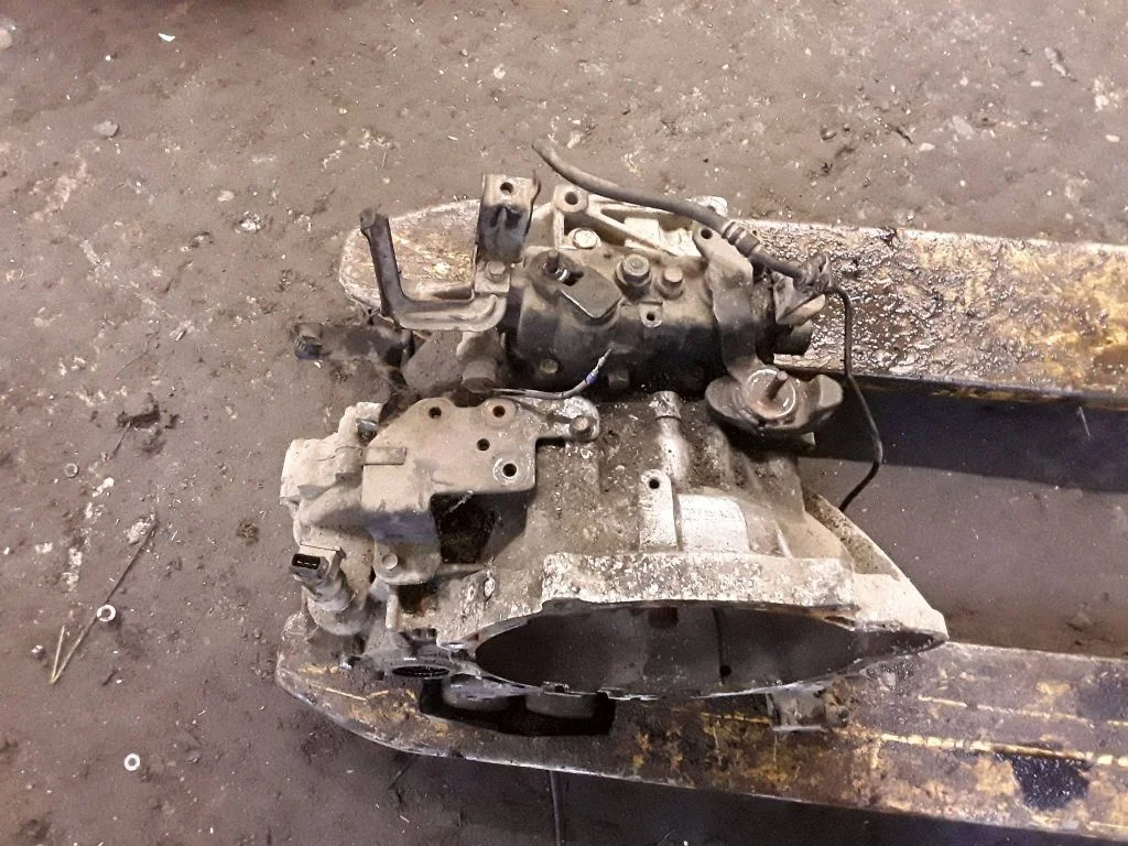 Manual 5 speed gearbox R62073