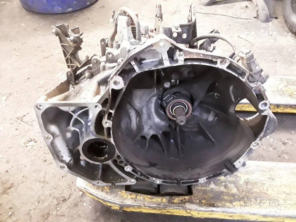 Manual 6 speed gearbox