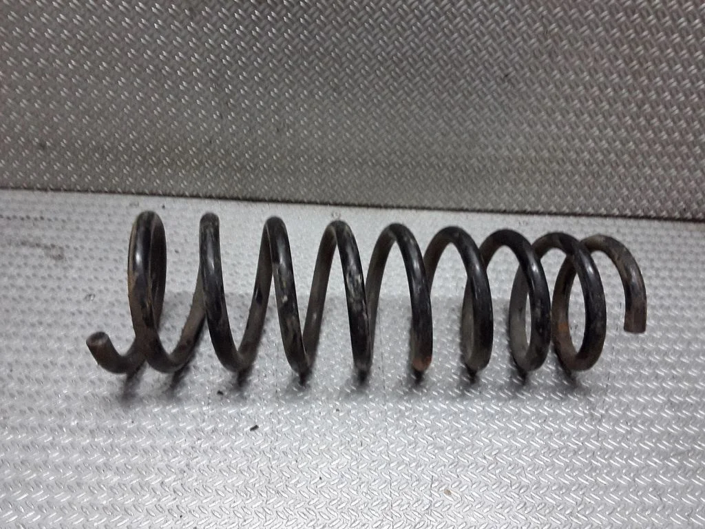Aizmugurējā spirālatspere