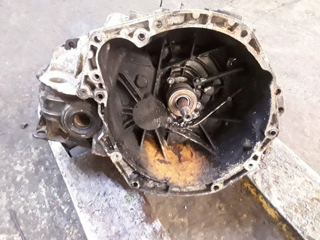 Manual 6 speed gearbox 8200939575