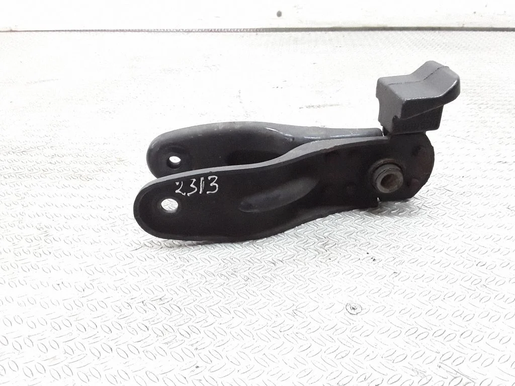 Gearbox mounting bracket