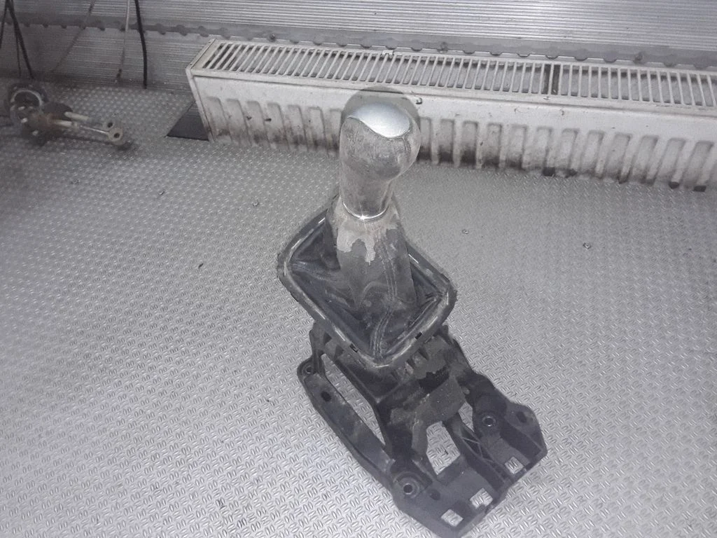 Gear shift lever