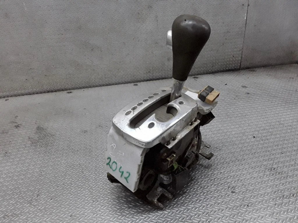 Gear selector mechanism 4D0713041