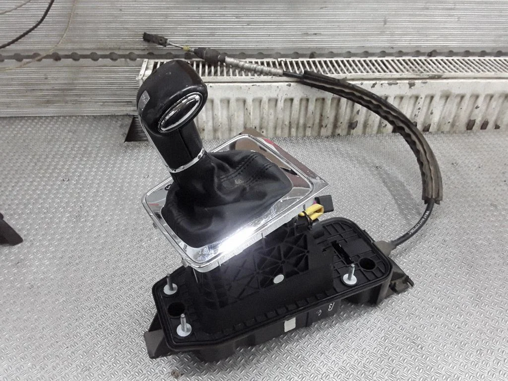 Gear selector mechanism 3C1713025H