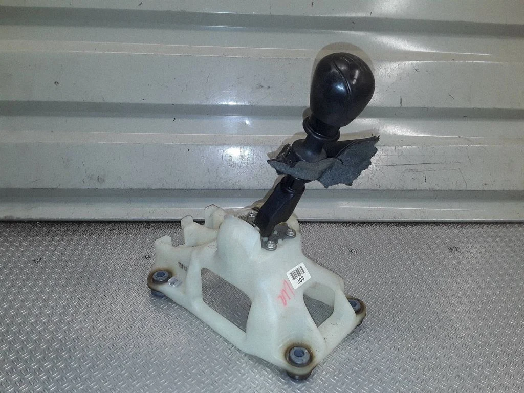 Gear selector mechanism