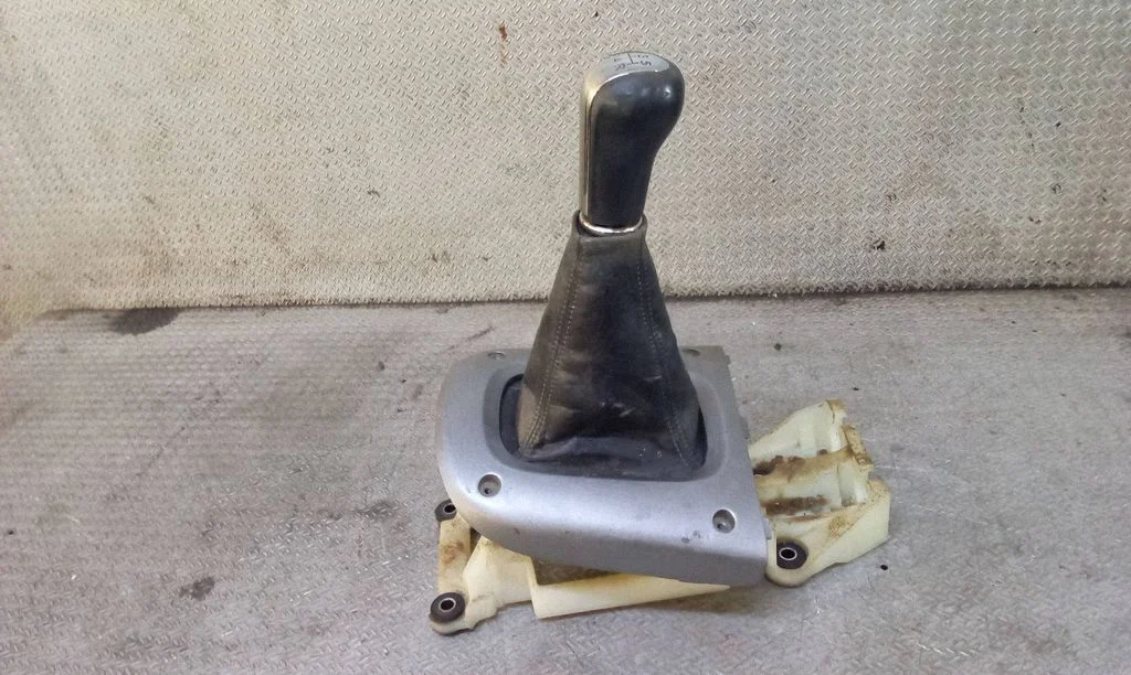 Gear selector mechanism
