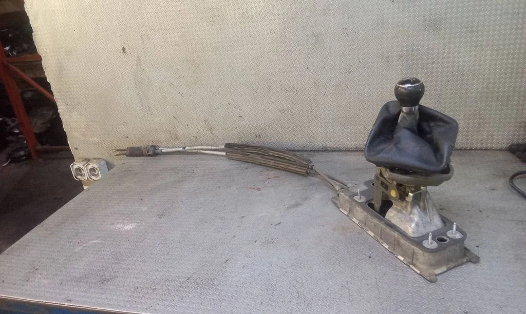 Gear selector mechanism – Volkswagen Golf Plus (2005-2013)