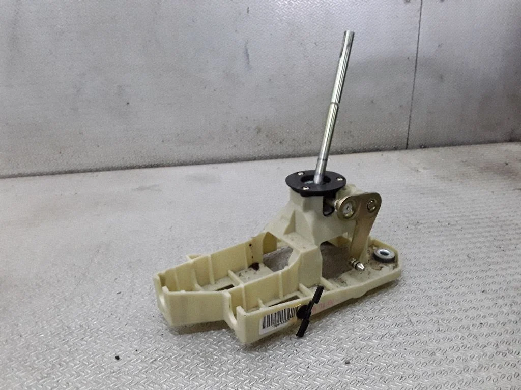 Gear selector mechanism 09445825
