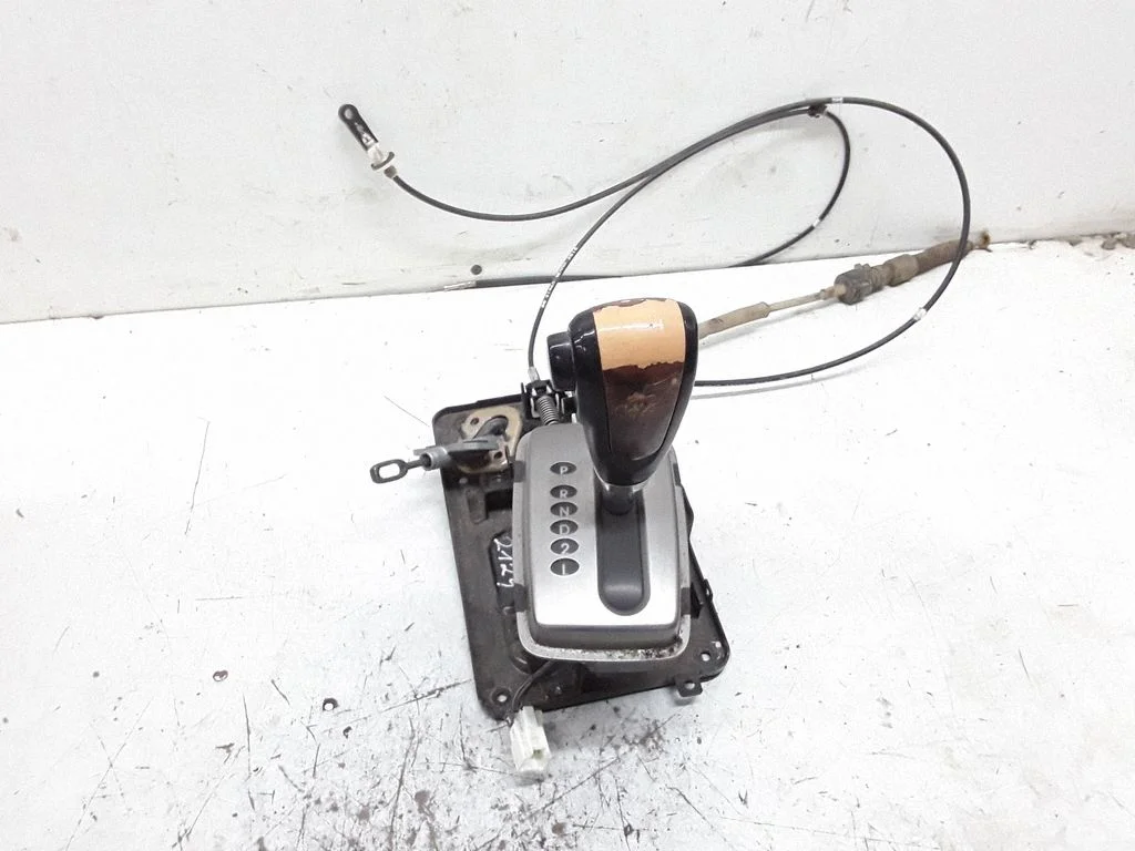 Gear selector mechanism