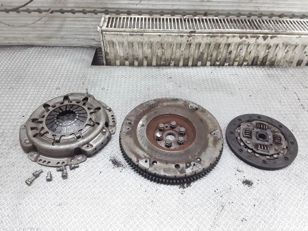 Clutch set kit 30100AY310