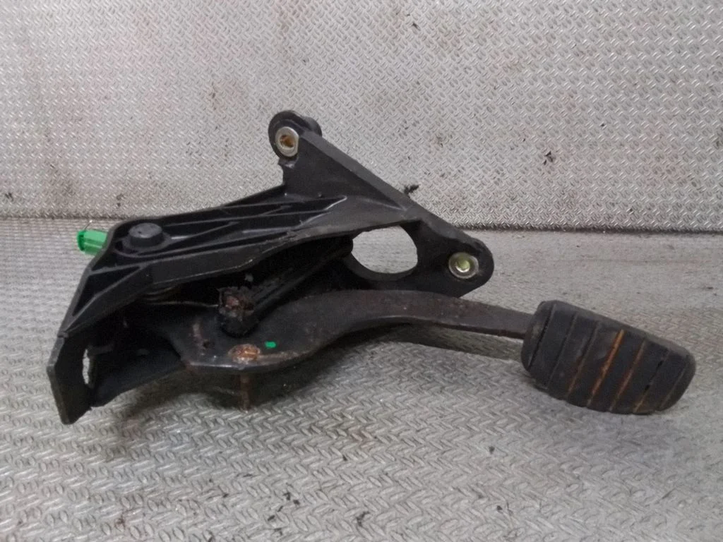 Clutch pedal 07010041