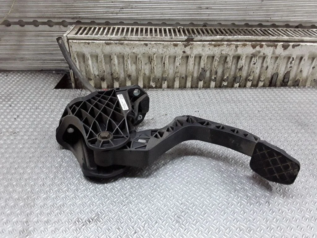 Clutch pedal – Seat Altea XL (2004-2015)