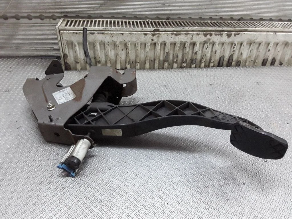 Clutch pedal 7H1721059H