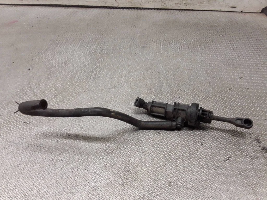 Clutch master cylinder – Mitsubishi Outlander (2007-2012)