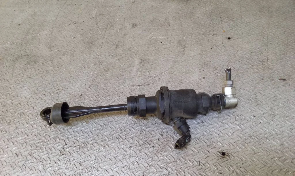 Clutch master cylinder 306100010R