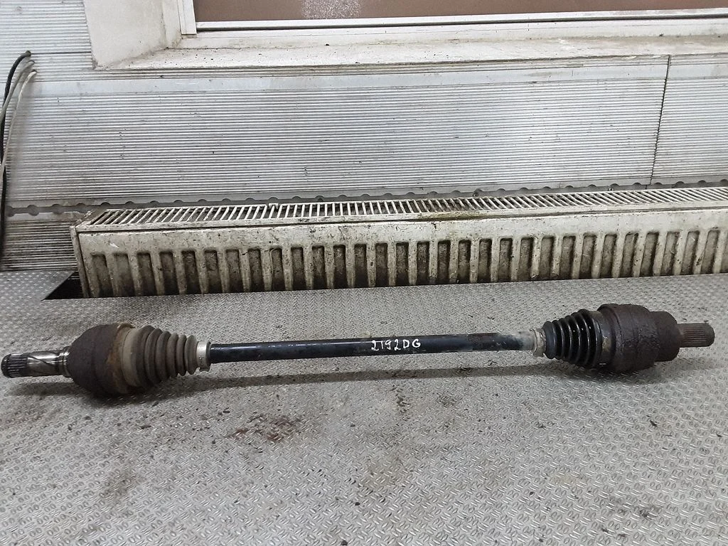 Rear driveshaft – rear right