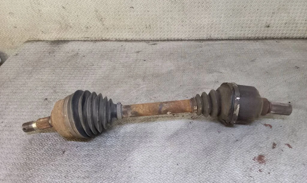 Front driveshaft – left