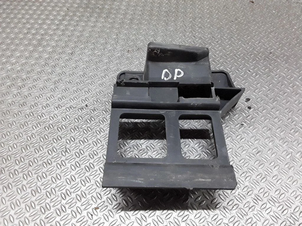 Esistange kinnitusklamber – Mercedes-Benz Sprinter W906 (2006-2018)